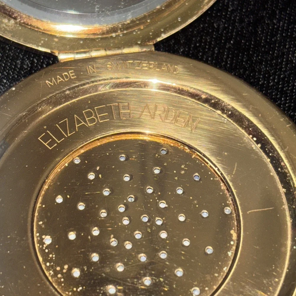 Vintage Powder Compact Elizabeth Arden Swiss TwistPatented Mechanism Ornate 3832